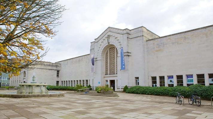 Art Deco-style building exterior suitable for corporate conference and event staging, with a courtyard and fountain.