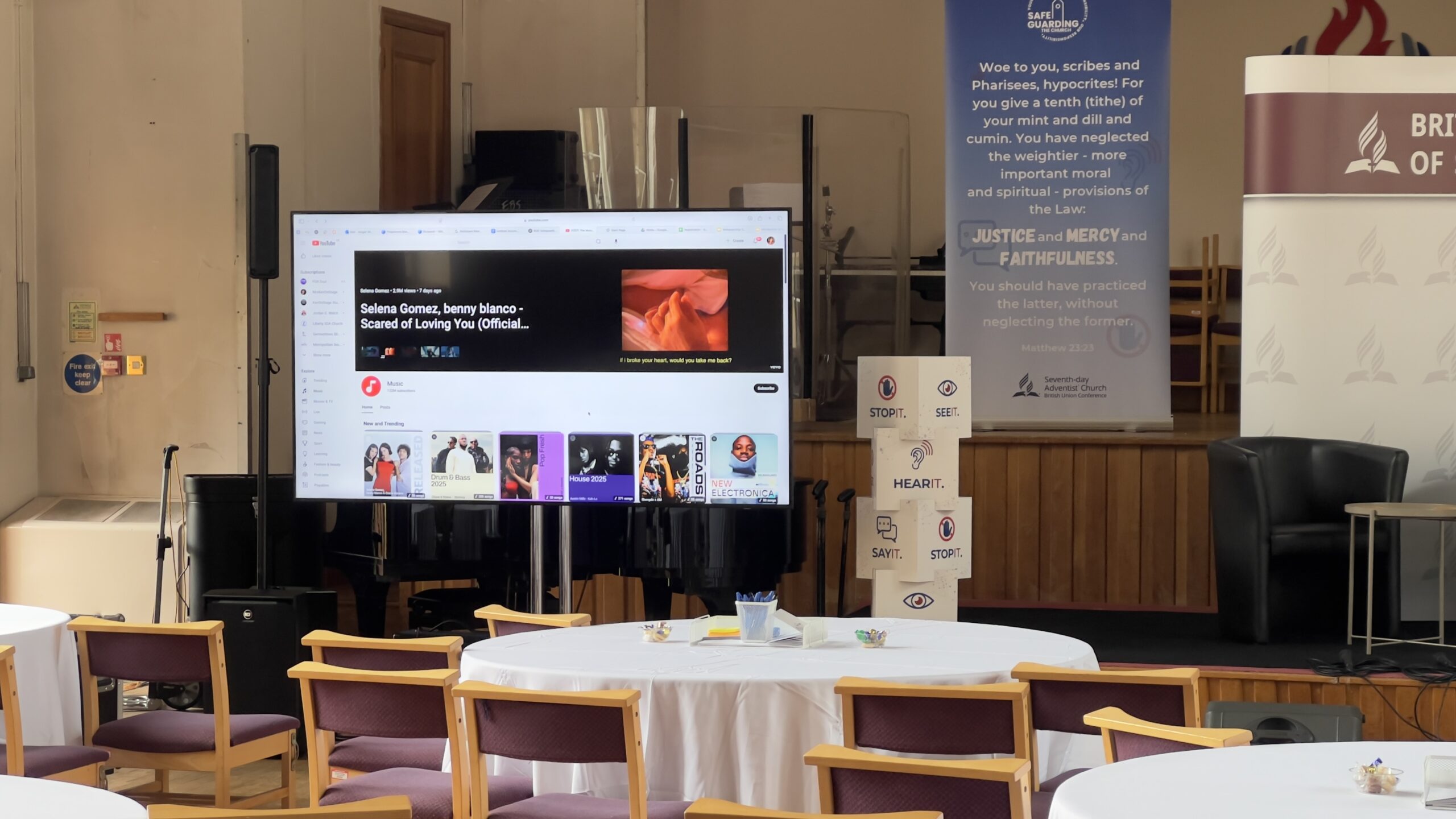 large screens, 85" screens, PA hire, speakers, conference, event, screens, av, av hire, audio visual, berkshire, Bracknell, AVE Services